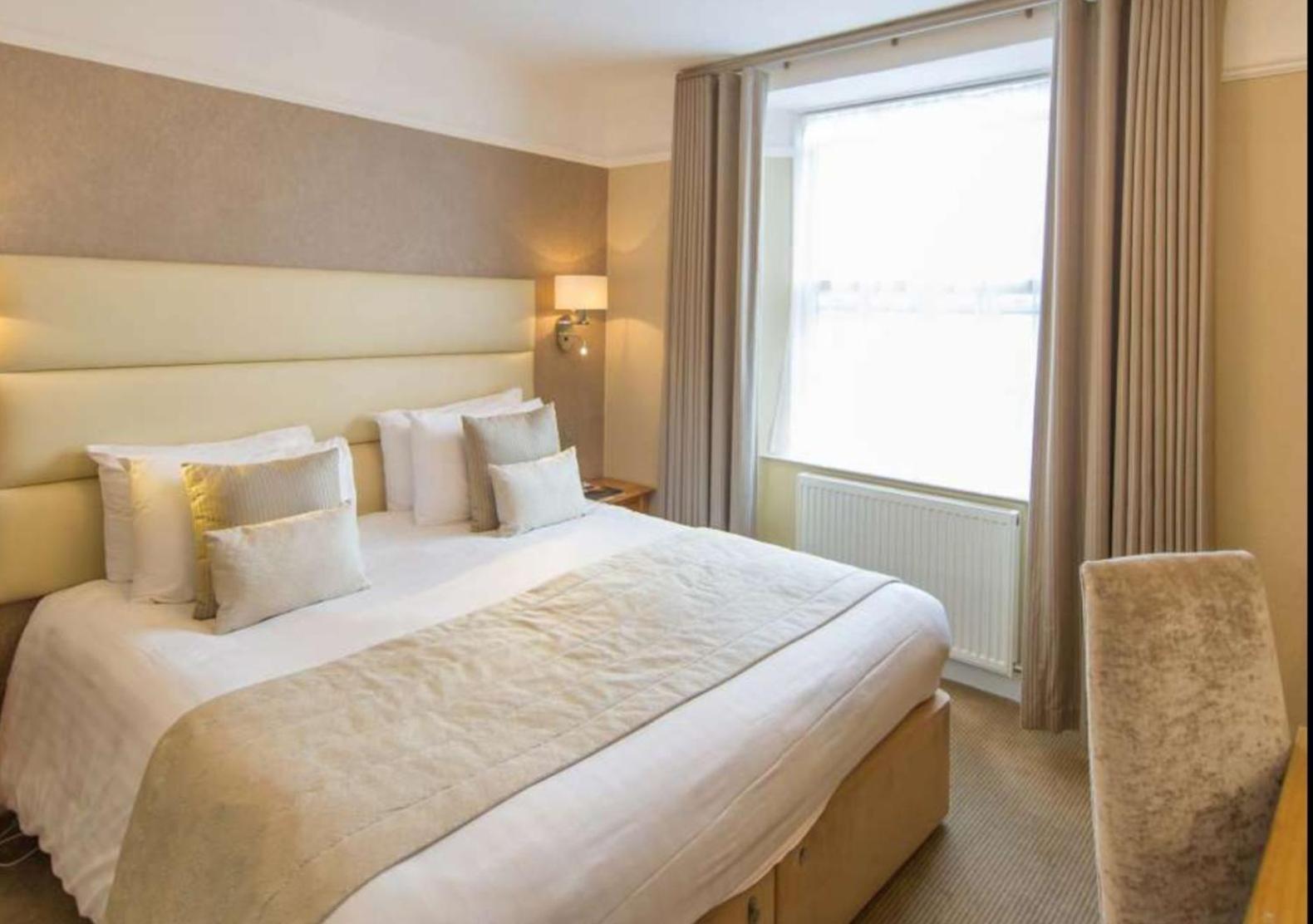 Empress Madani Palace Hotel Surrey Buitenkant foto