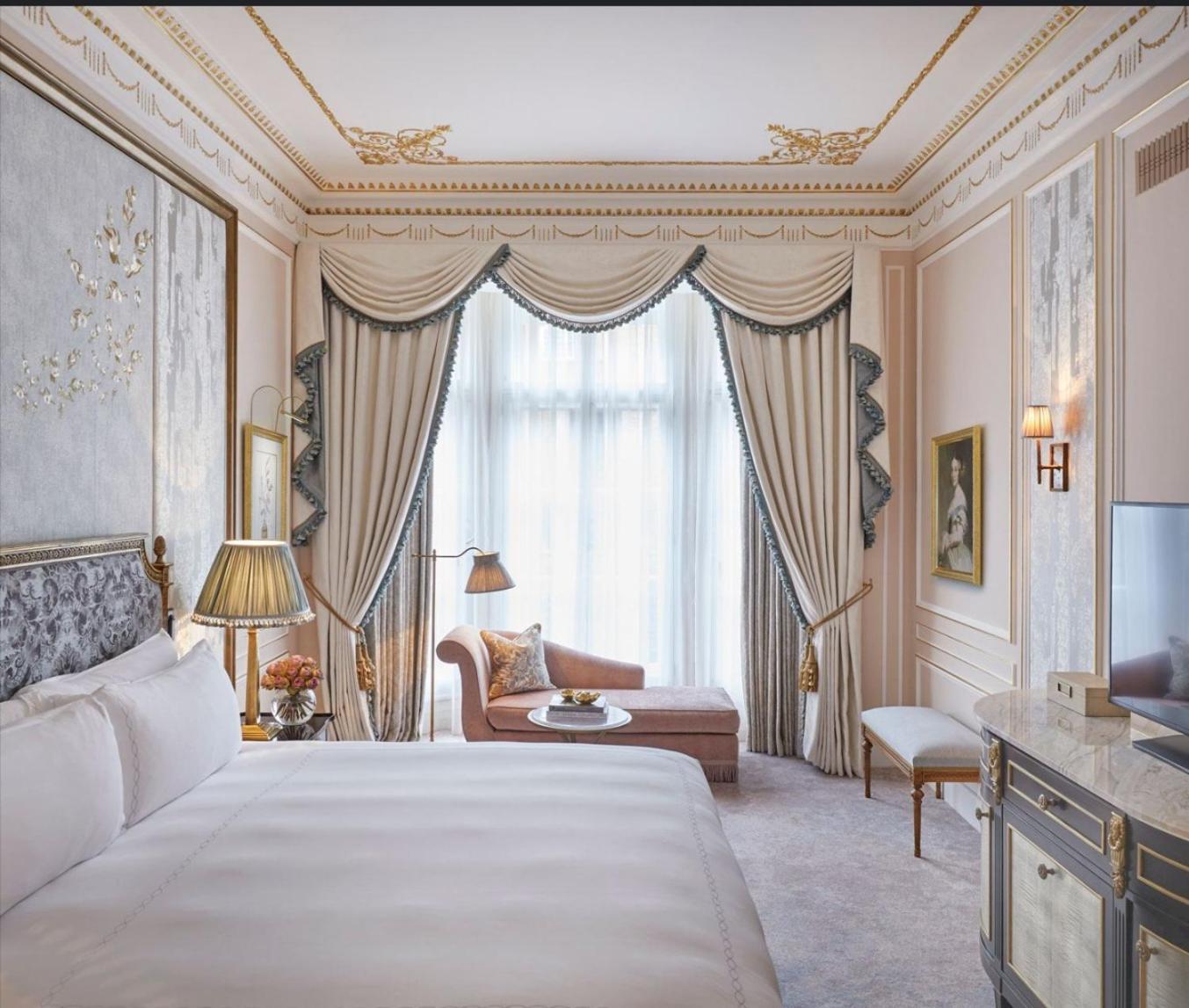 Empress Madani Palace Hotel Surrey Buitenkant foto