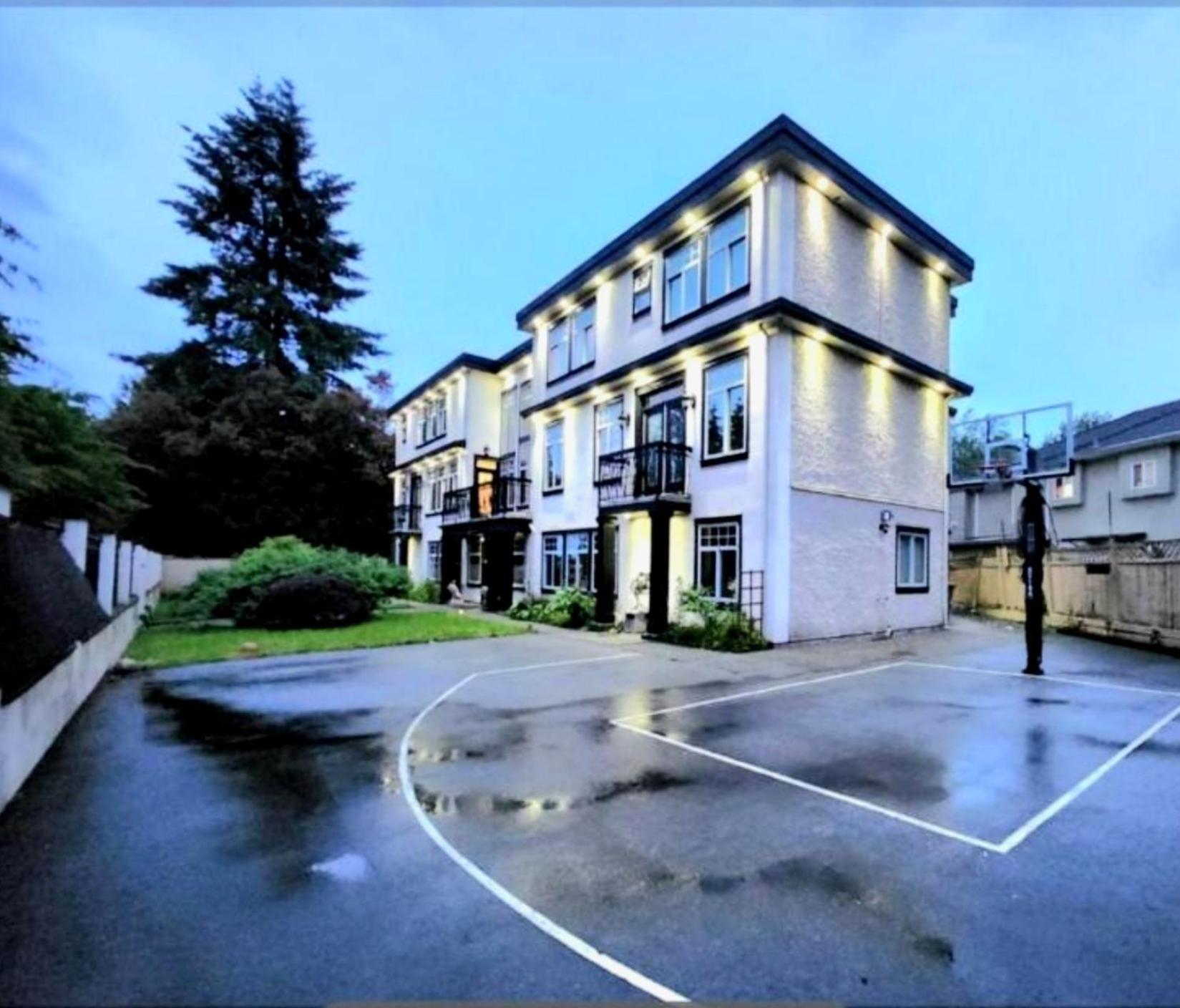 Empress Madani Palace Hotel Surrey Buitenkant foto